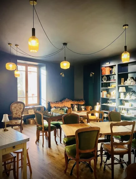 Ensemble du salon de thé vintage Brocéliande